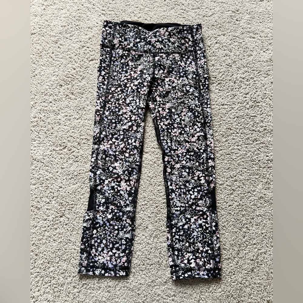 Lululemon Floral Pace Rival Crop - Picture 4 of 7
